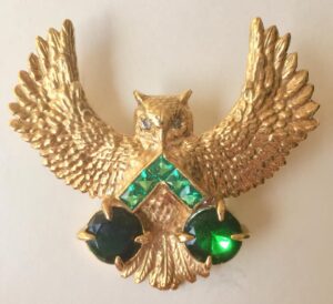 A Dame's jeweled Unbelted Owl brooch